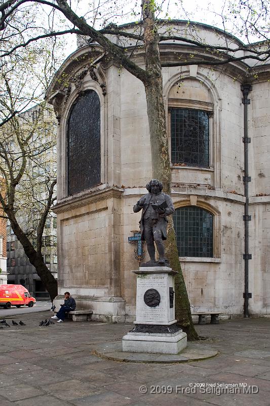 20090409_173808_D3 P1.jpg - Monument to Samuel Johnson, Strand